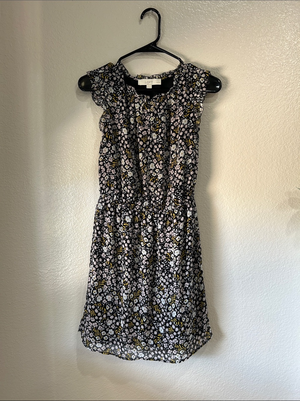 LOFT Black Floral Ruffle-Sleeve Mini Dress No Belt Yellow Accents Sz XSP TC0343